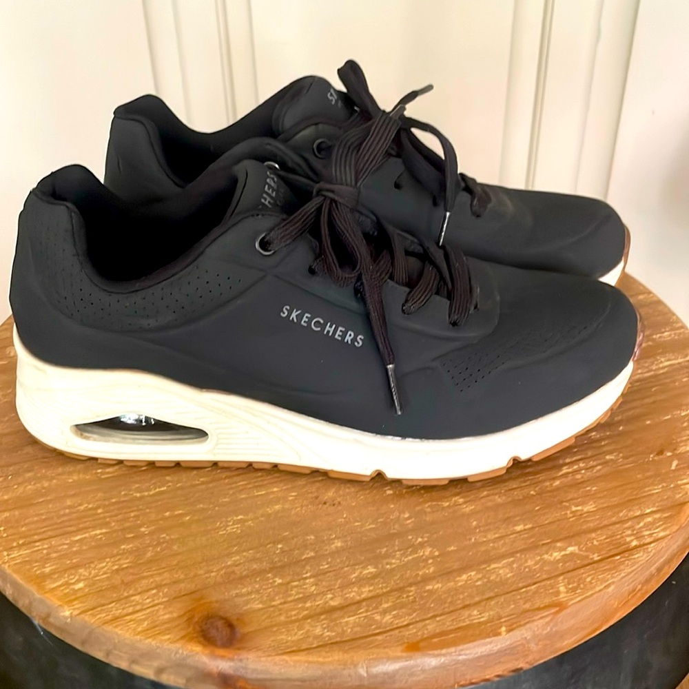 Sketchers memory foam shoes 9.5